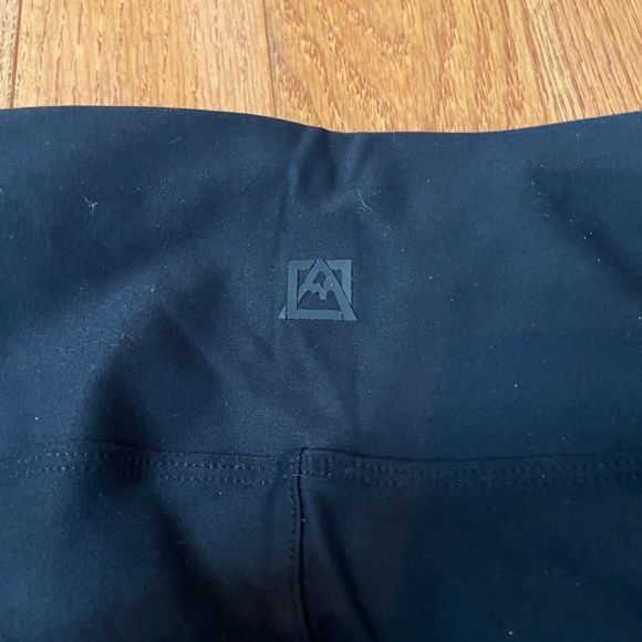Avalanche Black Leggings - Picture 4 of 5